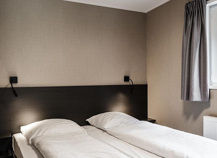 Open keuken en woonkamer in Strandhuisje 4 personen, Julianadorp, Noordzeekust, Noord-Holland.