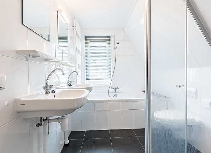 Ruim terras bij Vrijstaande woning in Julianadorp, ideaal voor ontspanning, Noordzeekust, Noord-Holland.