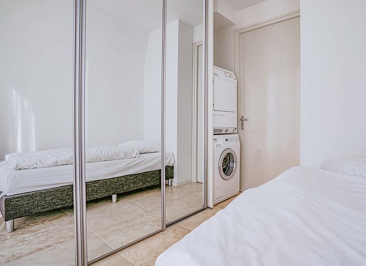 Stilvolles Wohnzimmer des Ferienhauses De Garnaal in Egmond aan Zee an der Nordseekueste. Komfortabler Sitzbereich mit moderner Einrichtung.