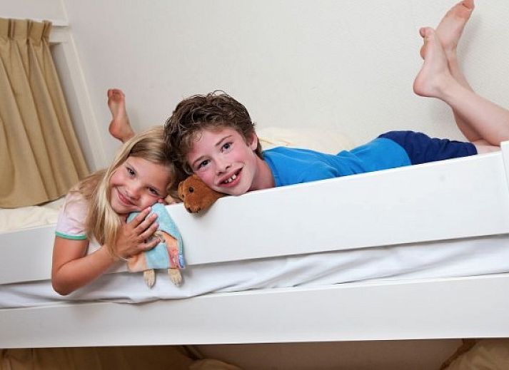 Cozy terrace at chalet EM6K in Egmond aan Zee, North Sea coast, North Holland with family atmosphere.