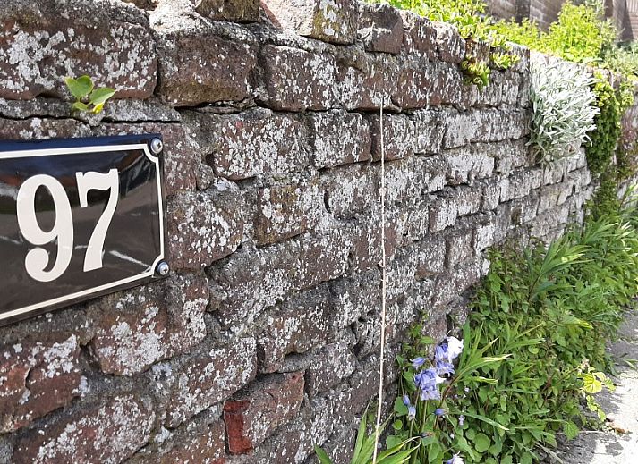 Backsteinfassade von Zomerhuisjes de Bels, Ferienhaus in Egmond aan Zee, Nordseekueste.