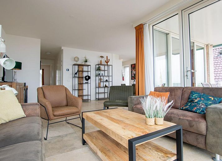 Luftaufnahme des Ferienhauses "Krab aan Zee" in Egmond aan Zee, Nordholland, mit Blick auf die Nordseekueste und den Strand.