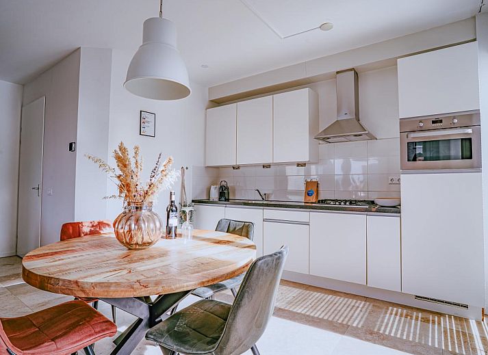 Ferienhaus Zeebaars in Egmond aan Zee, Nordholland, mit moderner Architektur und sonniger Terrasse an der Nordseekueste.