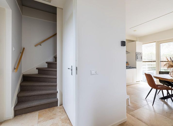 Ferienhaus Zeebaars in Egmond aan Zee, Nordholland, mit moderner Architektur und sonniger Terrasse an der Nordseekueste.