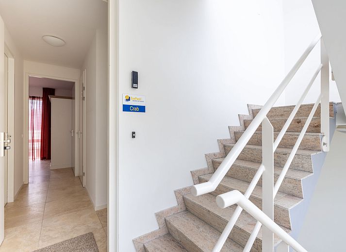 Balkon mit Meerblick im Apartment De Zeeparel, Egmond aan Zee, Nordholland.