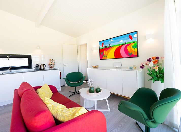 Tulip Mania 4 vakantiehuis in Callantsoog, Noordzeekust, met moderne architectuur en natuurlijke omgeving voor een ontspannen verblijf.