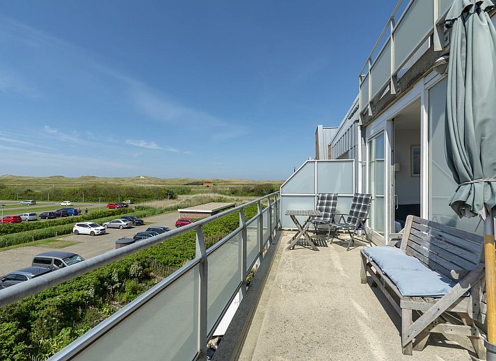 Geraeumiger Balkon der Duinerei A202 Groote Keeten, Ferienunterkunft an der Nordseekueste in Callantsoog, Nordholland.