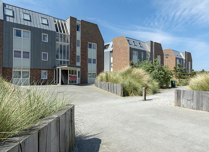 Geraeumiger Balkon der Duinerei A202 Groote Keeten, Ferienunterkunft an der Nordseekueste in Callantsoog, Nordholland.