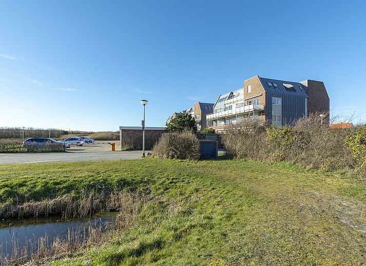 Geraeumiger Balkon der Duinerei A202 Groote Keeten, Ferienunterkunft an der Nordseekueste in Callantsoog, Nordholland.