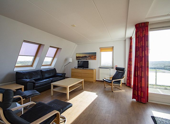 Buitenzijde van Duinerei B301 Groote Keeten in Callantsoog omringd door duingras.