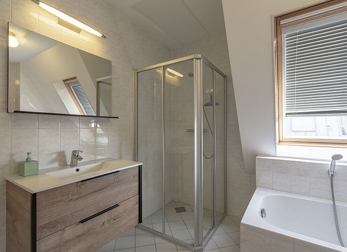 Buitenzijde van Duinerei B301 Groote Keeten in Callantsoog omringd door duingras.