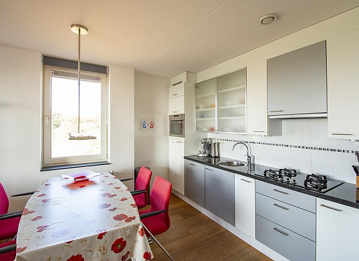 Blick auf den Parkplatz des Ferienhauses Duinerei C103 Groote Keeten in Callantsoog, Nordholland.