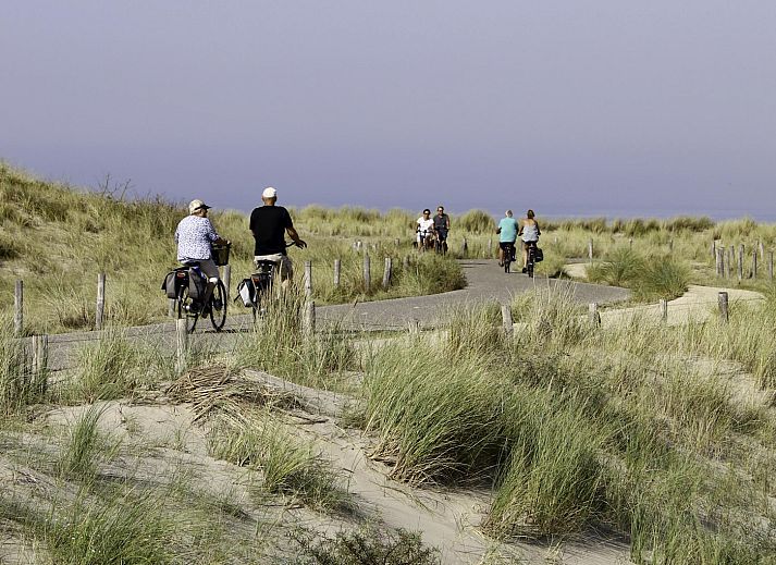 Modern living room with lots of light in Duinerei C202 Groote Keeten, vacation accommodation in Callantsoog, North Sea coast.