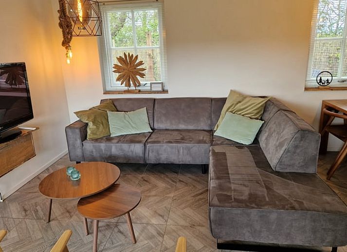 Vakantiehuisje in Callantsoog met veranda, omgeven door natuur aan de Noordzeekust, Noord-Holland.