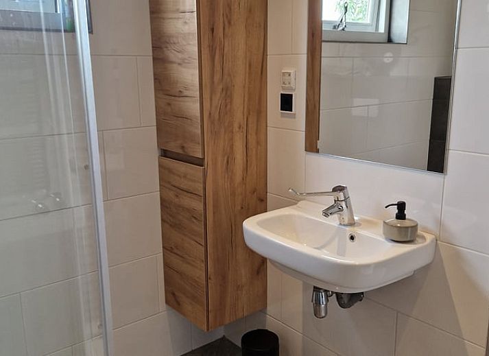 Comfortabele zithoek in Vakantiehuisje in Callantsoog, ideaal voor ontspanning aan de Noordzeekust, Noord-Holland.