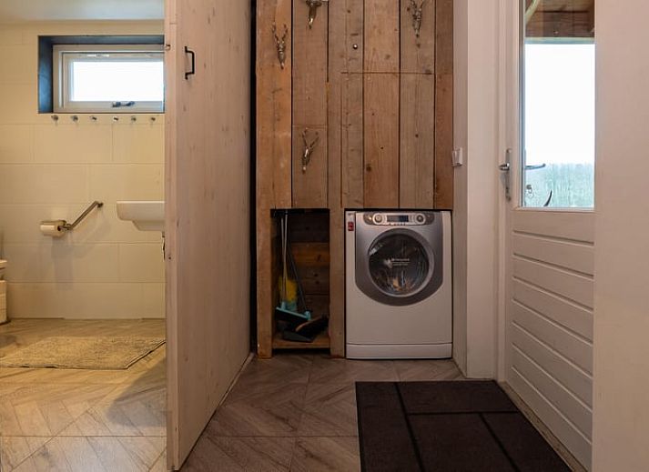 Comfortabele zithoek in Vakantiehuisje in Callantsoog, ideaal voor ontspanning aan de Noordzeekust, Noord-Holland.