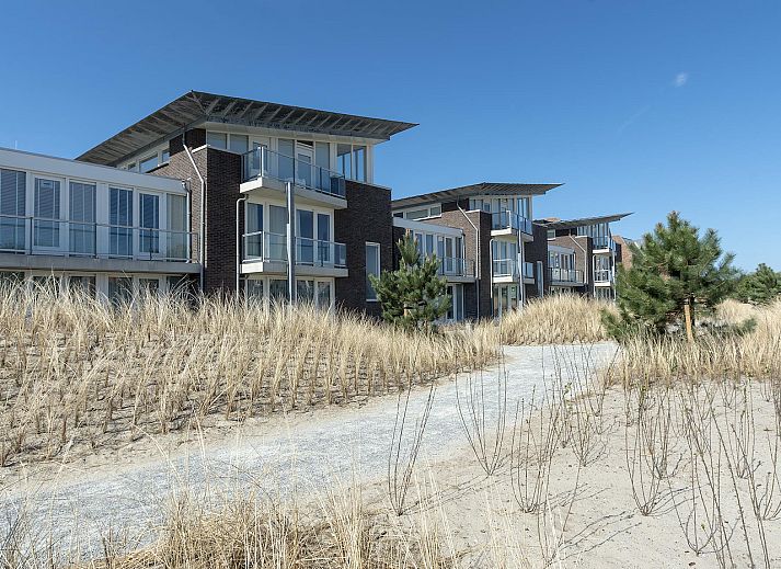 Strandleben 103 Groote Keeten Ferienhaus in Callantsoog mit stilvollem Wohnzimmer und viel natuerlichem Licht.
