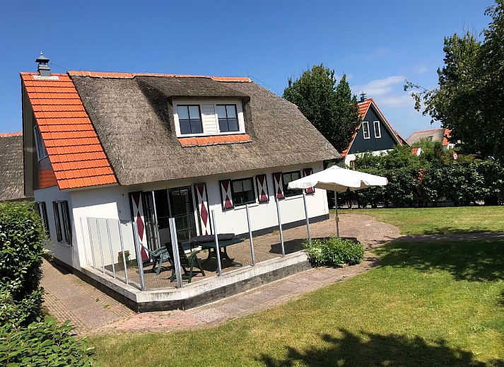 Guest house 4504156 - Holiday property Noordzeekust - Vakantiehuis "Buiten 5" mit Terrasse und privatem Garten