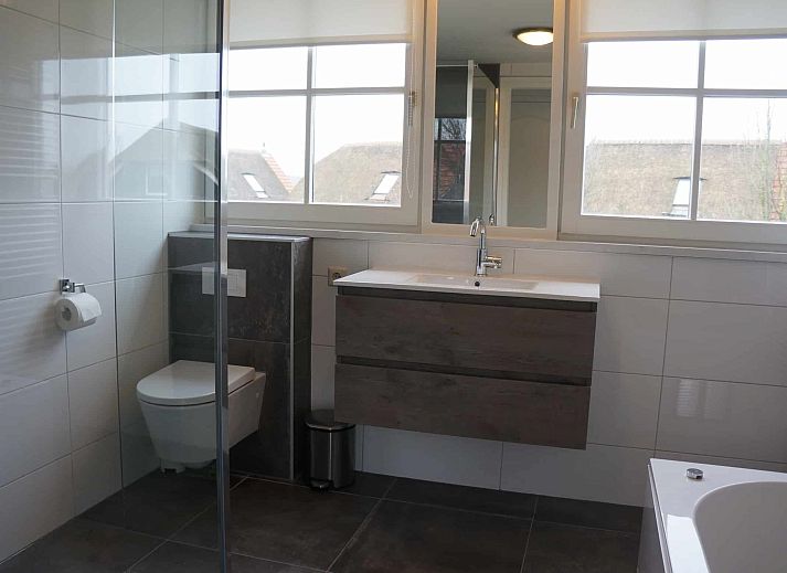 Guest house 4504156 - Holiday property Noordzeekust - Vakantiehuis "Buiten 5" mit Terrasse und privatem Garten