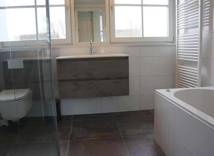 Guest house 4504156 - Holiday property Noordzeekust - Vakantiehuis "Buiten 5" mit Terrasse und privatem Garten