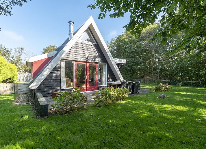 Terrasse der Villa Matisse Groote Keeten Ferienhaus in Callantsoog, Nordseekueste, Nordholland.