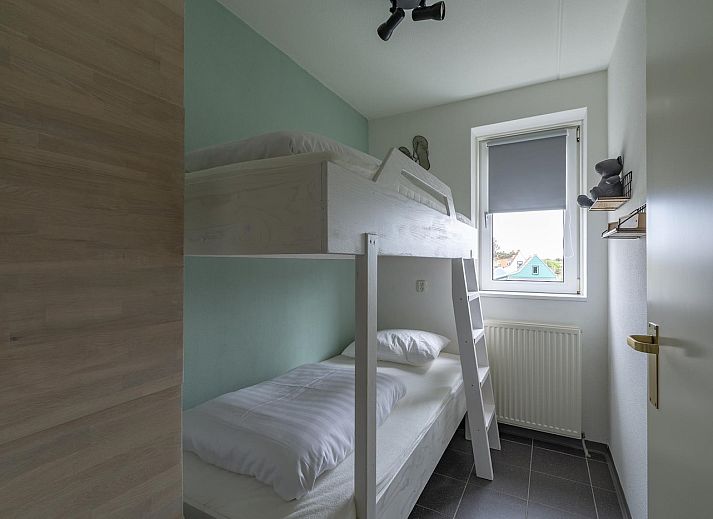 Stilvolle Einrichtung von Callantsduyne 21 Groote Keeten, Ferienhaus in Callantsoog, mit moderner Kueche.