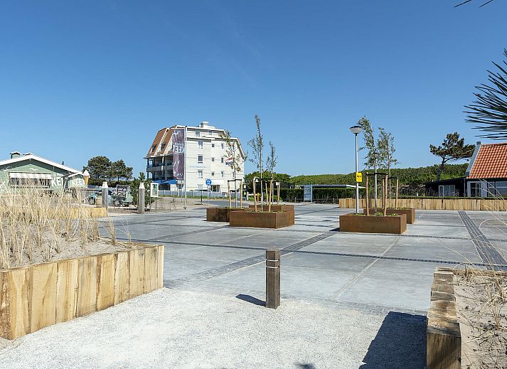 Helles Wohnzimmer in Callantsduyne 21 Groote Keeten, Ferienhaus in Callantsoog, mit Zugang zum Balkon.