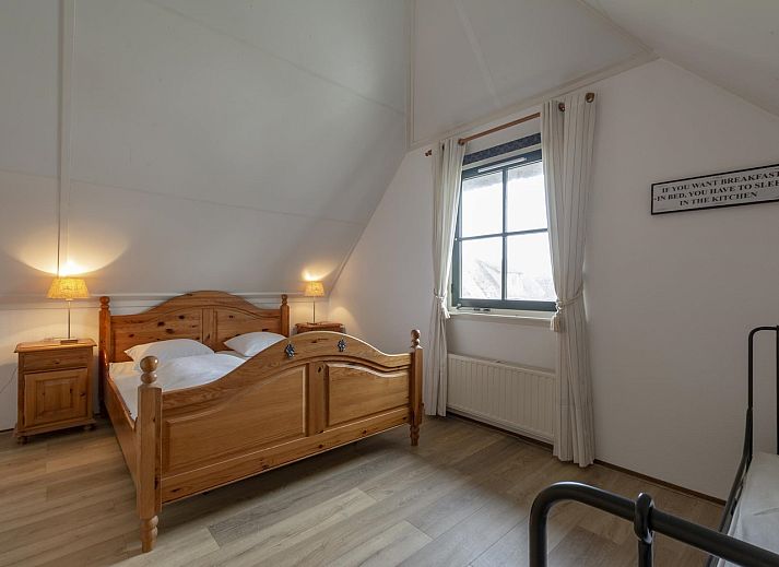 Luchtfoto van Buitenplaats 138 Callantsoog vakantiehuis omgeven door groen in Noord-Holland