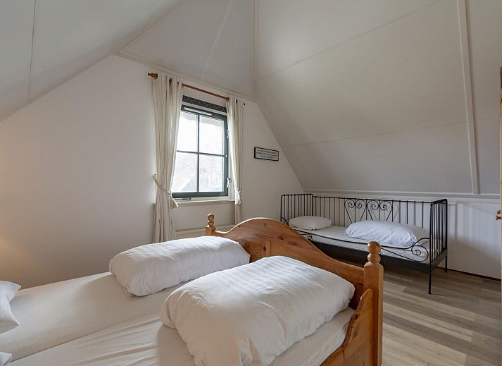 Luchtfoto van Buitenplaats 138 Callantsoog vakantiehuis omgeven door groen in Noord-Holland