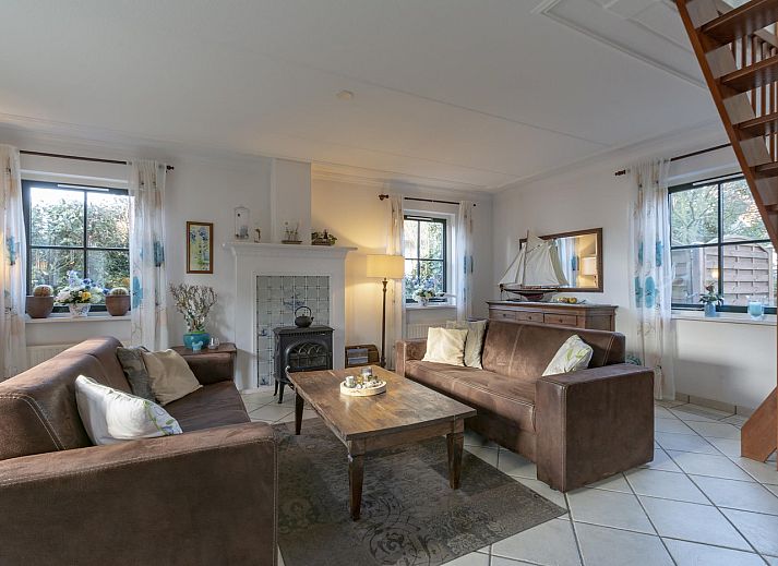 Buitenplaats 145 Callantsoog Ferienhaus mit Reetdach in der nordhollaendischen Kuestenlandschaft.