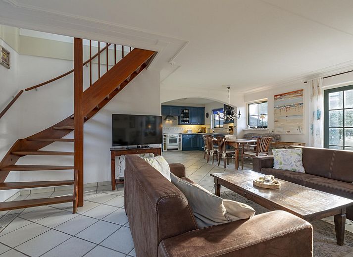 Spielplatz mit Basketballfeld im Ferienhaus Buitenplaats 145 Callantsoog an der Nordseekueste.