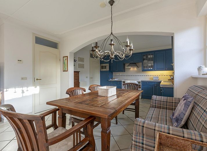 Spielplatz mit Basketballfeld im Ferienhaus Buitenplaats 145 Callantsoog an der Nordseekueste.