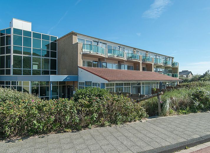 Modern eingerichtete Essecke im Beach Apartment 36 Callantsoog, Nordholland.