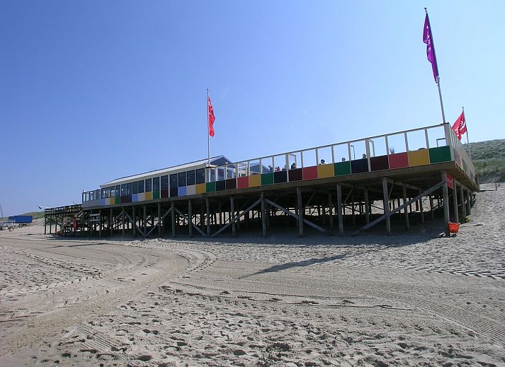 Blick vom Wohnzimmer des Beach Apartments 35 Callantsoog auf die Duenen.