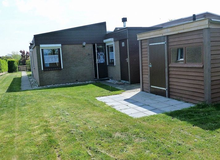 Gezellige woonkamer in vakantiehuis De Blenck 66, Callantsoog, met moderne keuken en zitruimte aan de Noordzeekust, Noord-Holland.