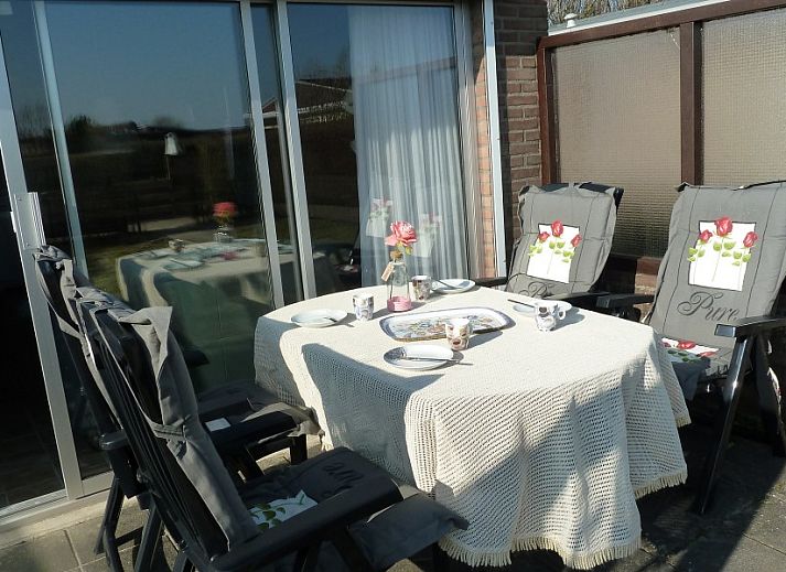 Gezellige woonkamer in vakantiehuis De Blenck 66, Callantsoog, met moderne keuken en zitruimte aan de Noordzeekust, Noord-Holland.