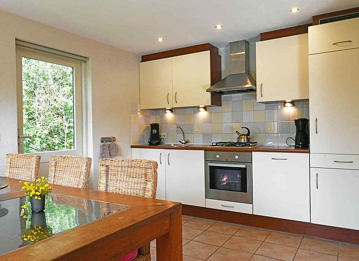 Gemuetliches Schlafzimmer mit zwei Betten im NH096 Ferienhaus Callantsoog, Nordseekueste Noord-Holland