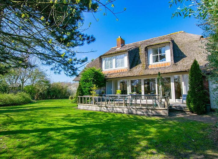 Geniet van de rust bij Landhuis Duinzicht, een charmant vakantiehuis in Callantsoog met prachtige tuin en terras aan de Noordzeekust.