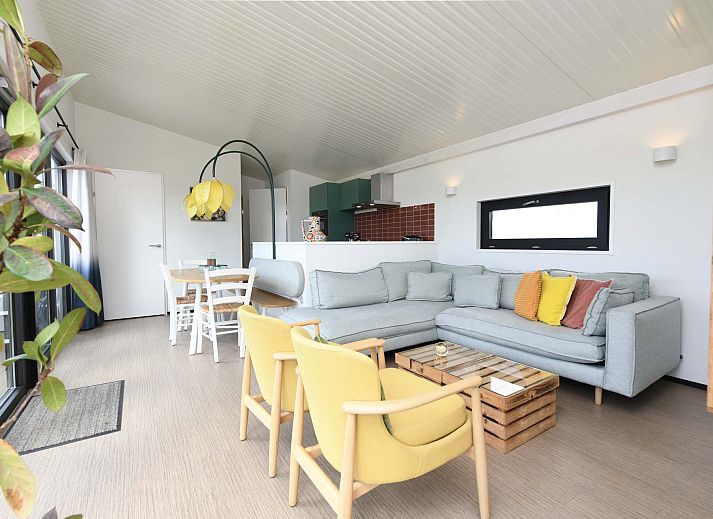 Vrijstaande woning in Callantsoog met modern terras aan de Noordzeekust in Noord-Holland.