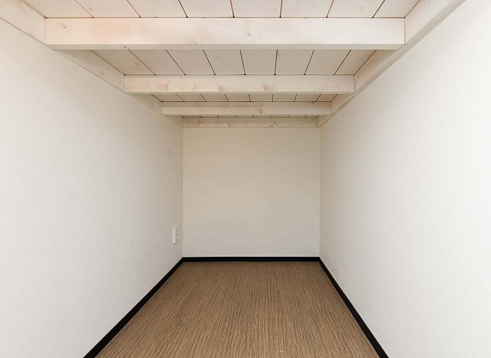 Gezellige woonkamer van vakantiehuis in Callantsoog, Noord-Holland.