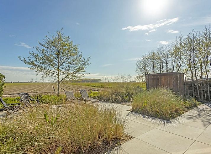 Ferienhaus in Callantsoog, Ferienhaus an der Nordseekueste in Nordholland mit modernem Aussehen und grossem Garten.