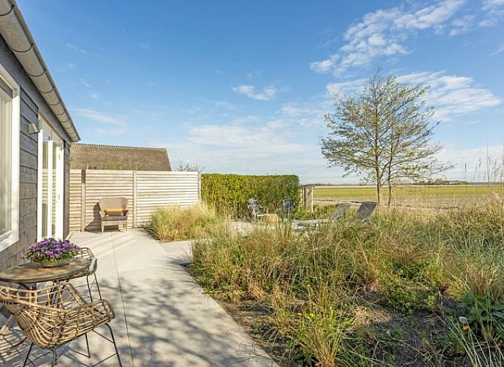 Ferienhaus in Callantsoog, Ferienhaus an der Nordseekueste in Nordholland mit modernem Aussehen und grossem Garten.