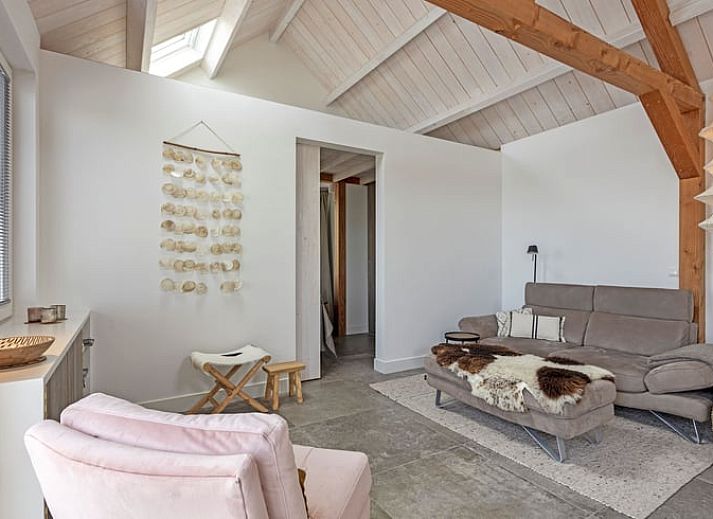 Ferienhaus in Callantsoog, Ferienhaus an der Nordseekueste in Nordholland mit modernem Aussehen und grossem Garten.