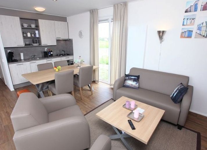 Ferienpark Callassande Ferienhaus in Callantsoog mit modernem Aussenbereich und Terrasse an der Nordseekueste in Nordholland.