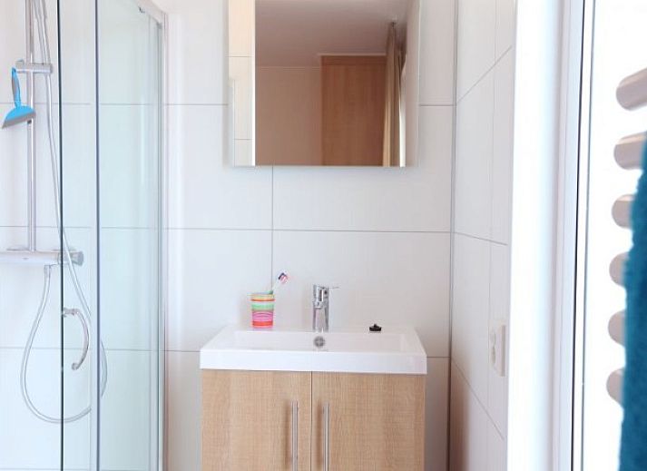 Ferienpark Callassande Ferienhaus in Callantsoog mit modernem Aussenbereich und Terrasse an der Nordseekueste in Nordholland.