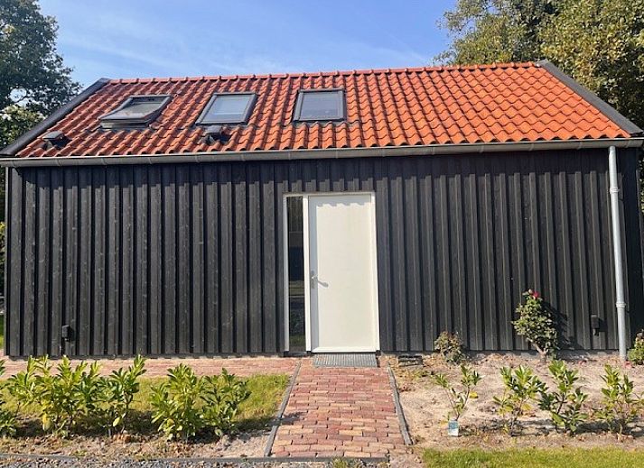 Moderne badkamer in vakantiehuis NH581 in Groet, Noordzeekust, Noord-Holland met stijlvol sanitair en eigentijdse afwerking.