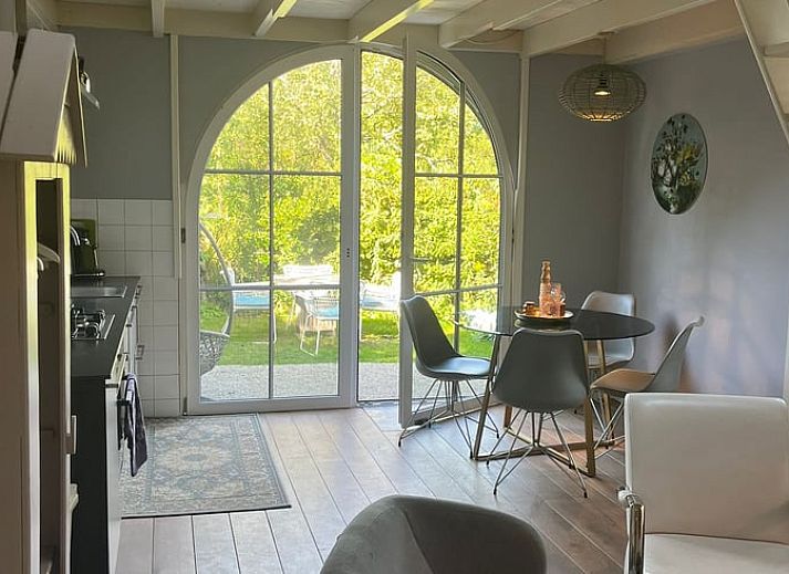 Bosrijk wandelpad nabij Vakantiehuis in Groet, Noordzeekust, Noord-Holland