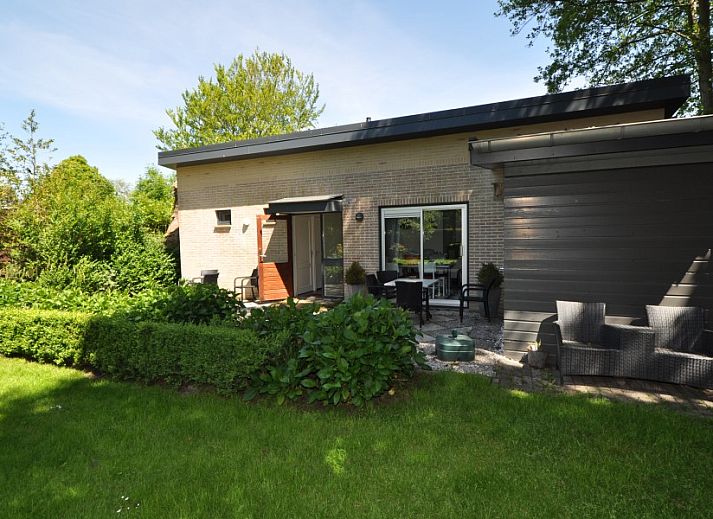 Ferienbungalow Catrijp in Groet, Nordholland mit gruenem Garten an der Nordseekueste.