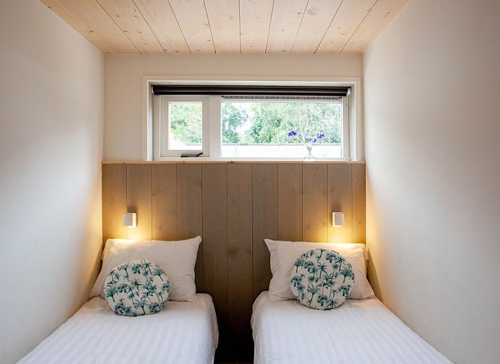 Gezellige woonkamer in bungalow AanNoordzee.nl, Sint Maartenszee, Noord-Holland.