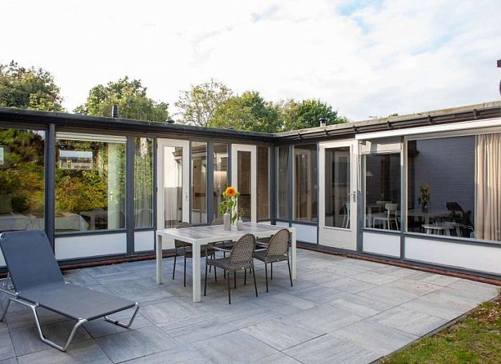 Gezellige woonkamer in bungalow AanNoordzee.nl, Sint Maartenszee, Noord-Holland.